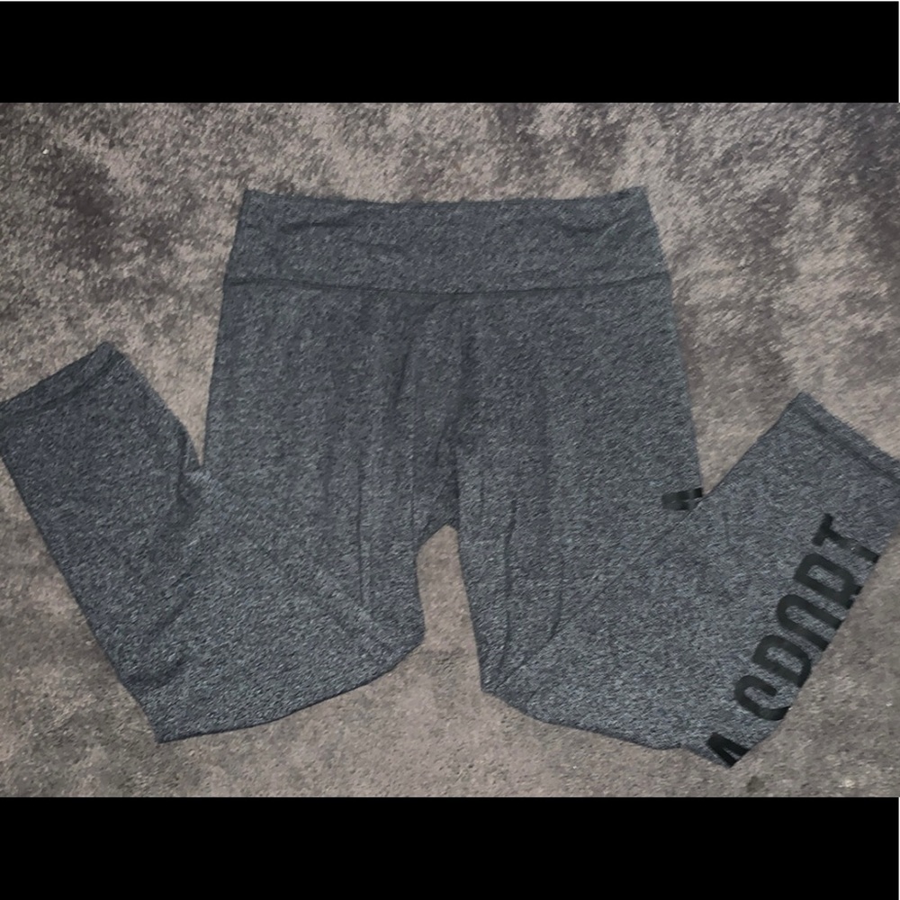 Cute Stretchy VS Capri leggings size M